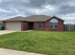 311 Willow Dr, Centerton, AR 72719