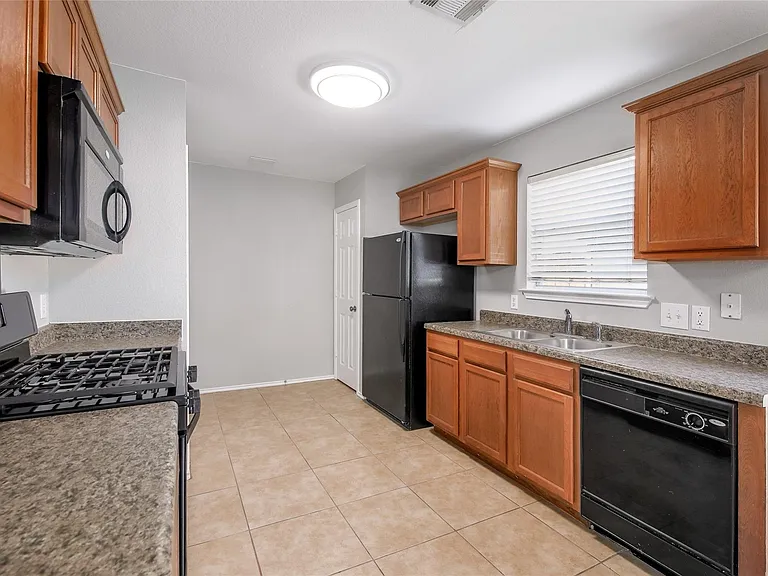 1715 Lost Maples Loop — Photo 10