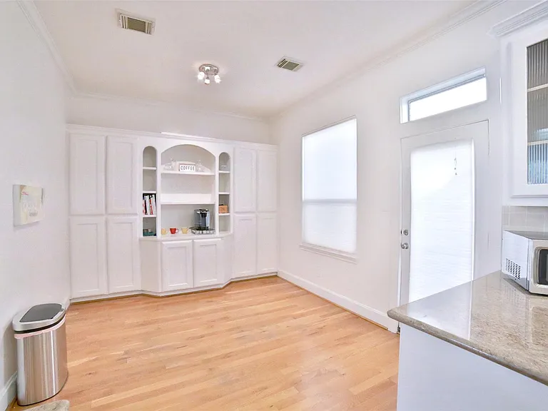 2410 Dorrington St #C — Photo 17