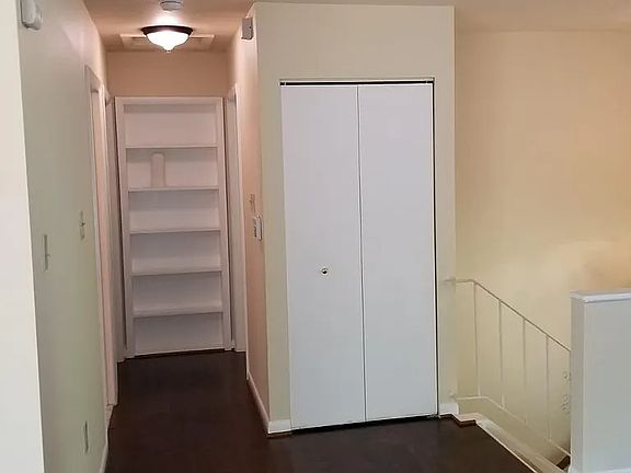4th image of 1015 Holley Ln