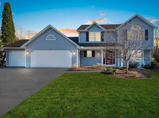 2915 Painted Trail Ct, Green Bay, WI 54313