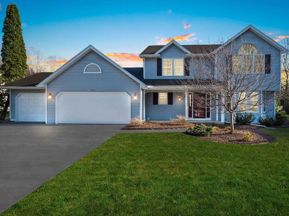 2915 Painted Trail Ct, Green Bay, WI 54313
