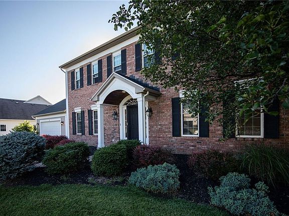 2nd image of 8 Hedge Wood Ln