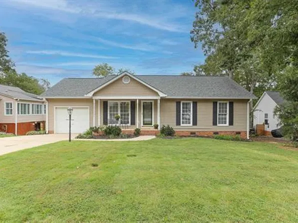 307 Oak Valley Dr, Simpsonville, SC 29681