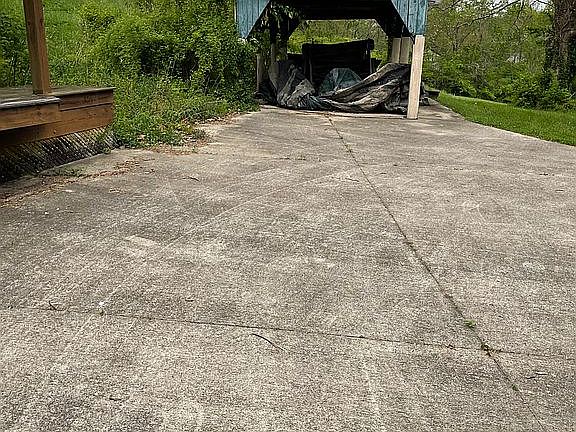 2nd image of 1942 Industrial Rd