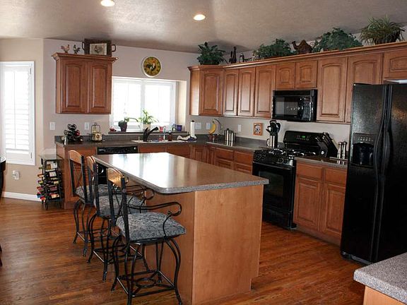 5733 Field Creek Way - 03 Kitchen view 2_09182014