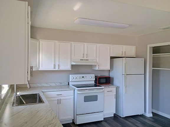 4th image of 483 N Briarcreek Pt