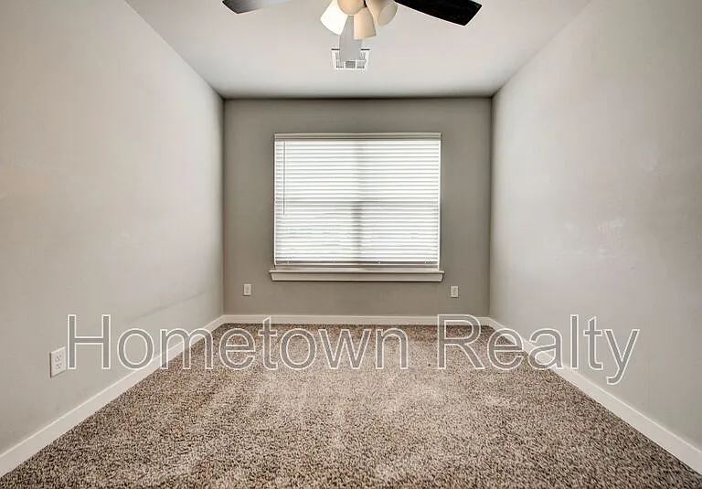 8921 NW 109th Ter — Photo 32