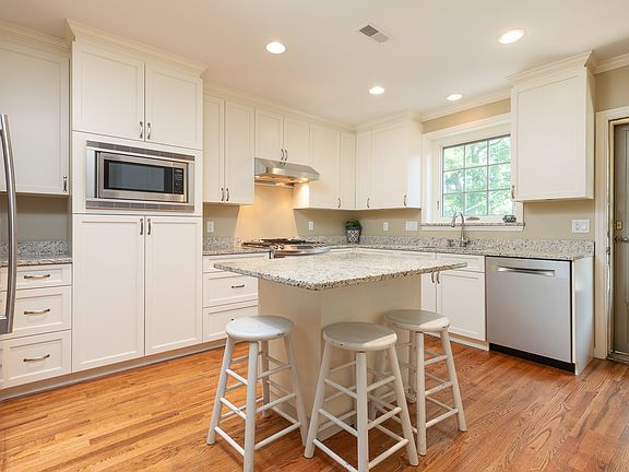 2nd image of 8025 Orlando Dr