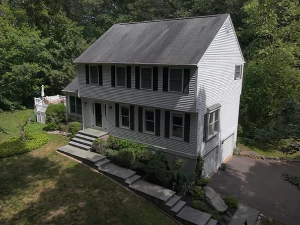 230 Village Pond Rd, Guilford, CT 06437