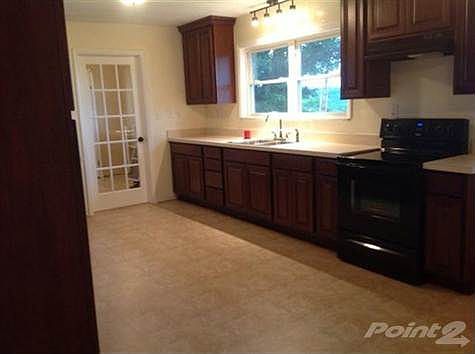 <b>You have to see this kitchen!<br> Lots of beautiful new cabinetry. New range and newer matching refrigerator included in sale.