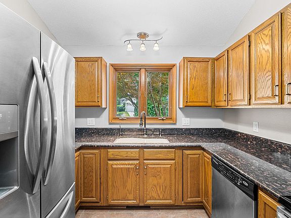 3rd image of 3501 Oak Creek Pl