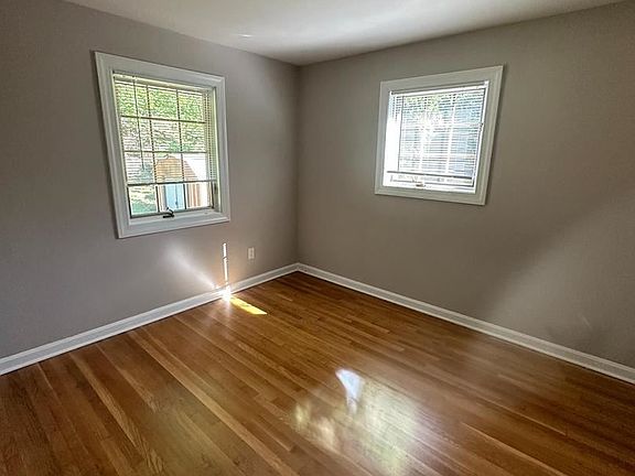 5th image of 10413 Royal Rd