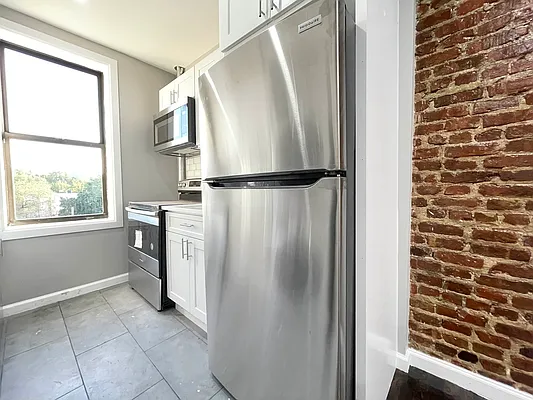 Rented by Bruma Realty LLC | media 6