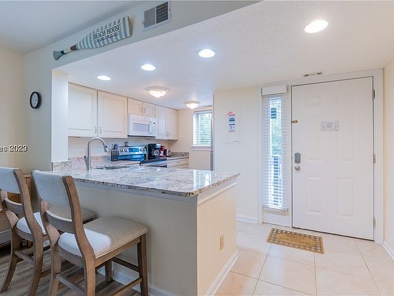 3rd image of 1 Tanglewood Drive #302
