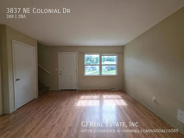 3837 NE Colonial Dr — Photo 2