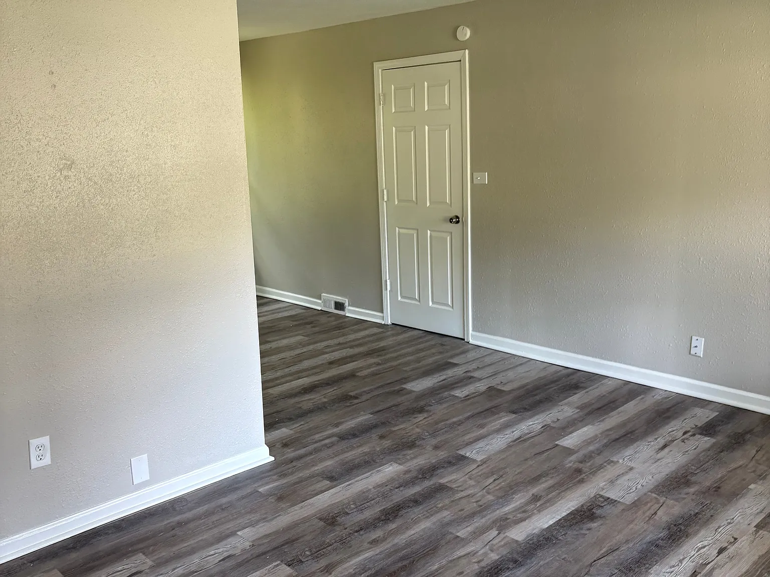 3 bed, 950 sqft, $1,500 — Photo 2
