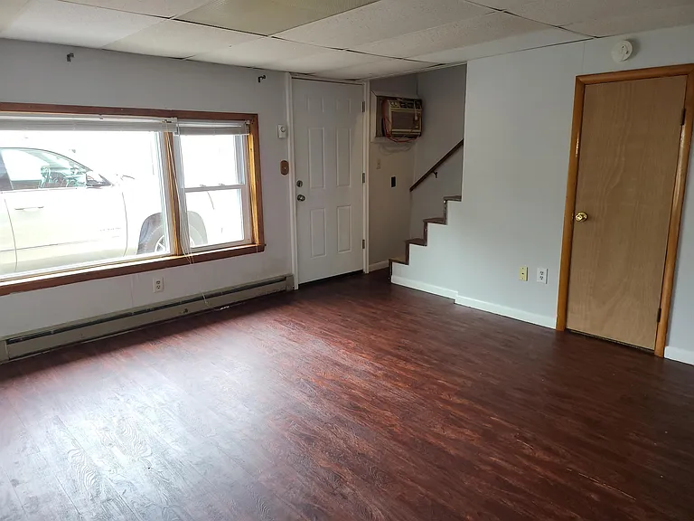 321 W Main St — Photo 4