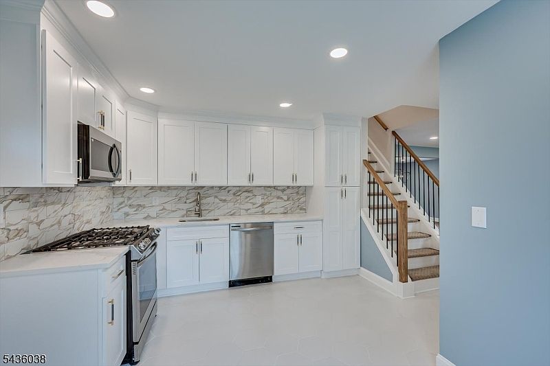 1st image of 311 W 3Rd Ave