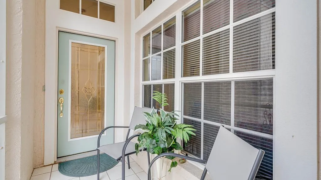 12774 Devonshire Lakes Cir — Photo 4