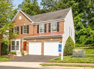 9887 E Hill Dr, Lorton, VA 22079