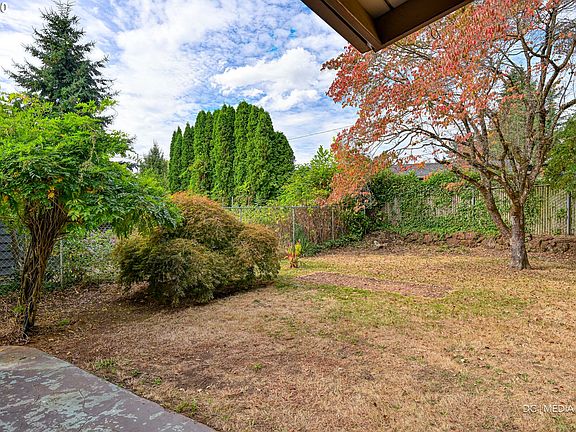 3rd image of 13145 NE Glisan St