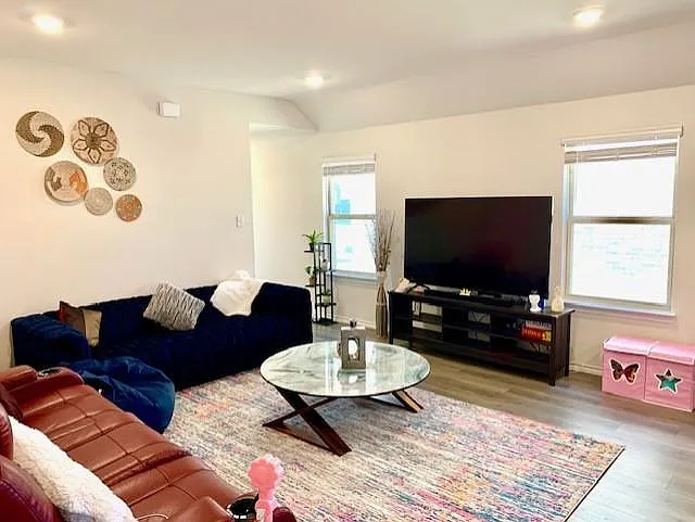 3 bed, 1585 sqft, $1,995 — Photo 3