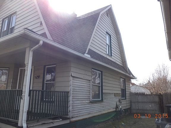 2nd image of 842 Willow Ave