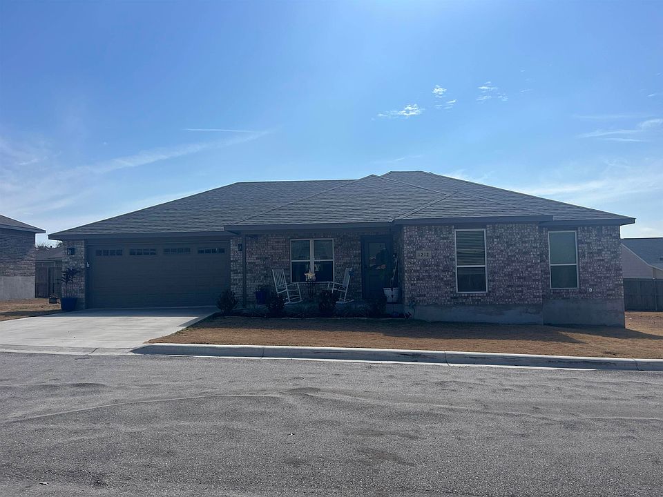 1st image of 1212 Applewood Drive