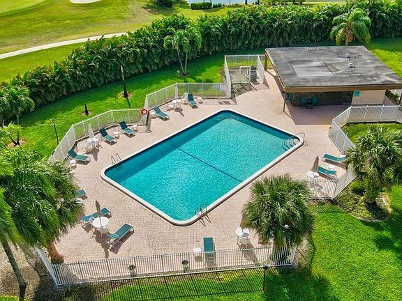 4th image of 9300 SW 8th St #422