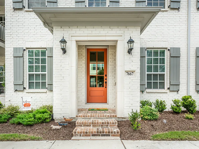 7667 Tiffany Dr — Photo 1