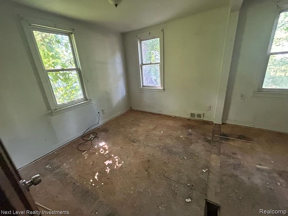 16891 Fenton St, photo 14