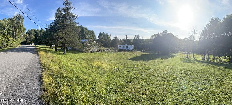 5th image of 305 Sugar Loaf Road