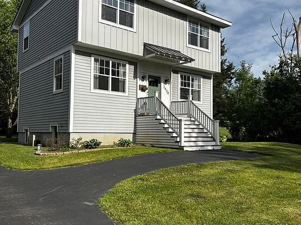 2408 N Spojnia Rd, McHenry, IL 60050