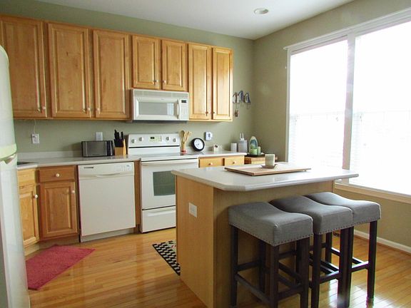 2nd image of 35751 S Gloucester Cir