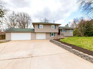 2716 W 3rd St, Coal Valley, IL