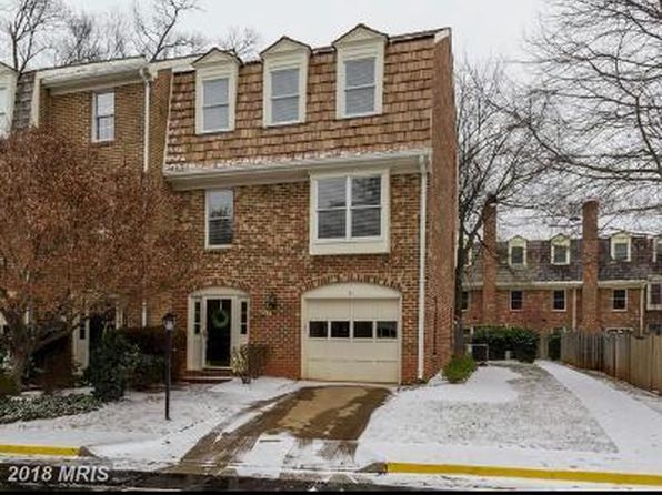 2943 Oakborough Sq
