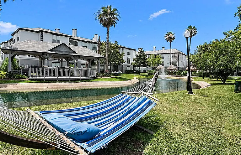 The Palms at Clear Lake Apartments — Photo 29