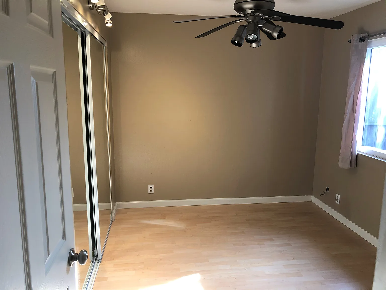 2 bed, 991 sqft, $3,000 — Photo 2