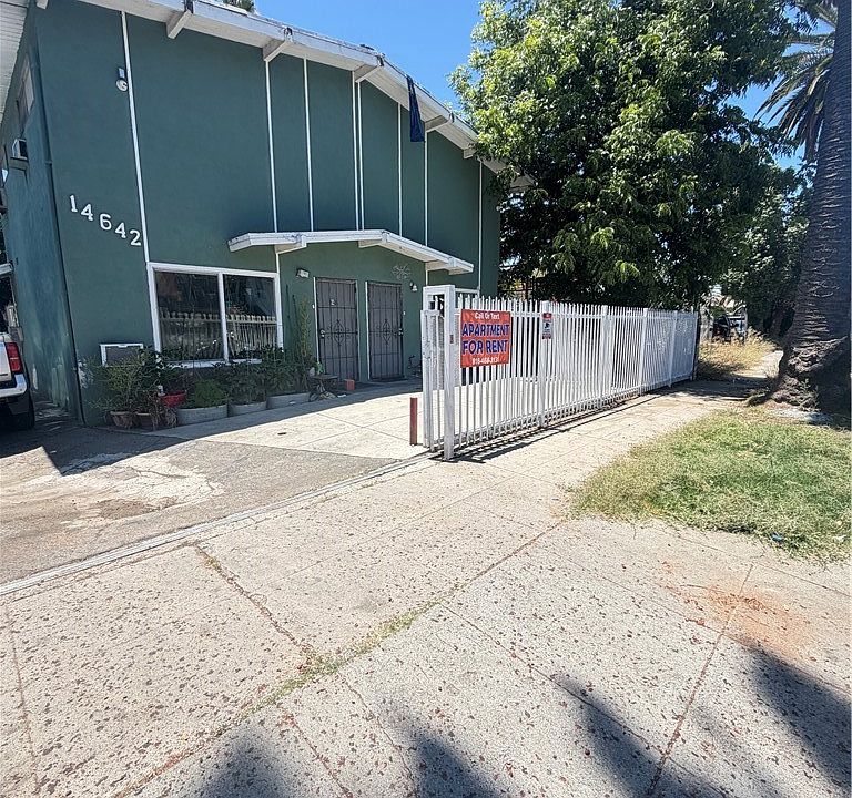 2nd image of 14642 Calvert St