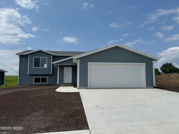 115 27th St NW, Watertown, SD 57201