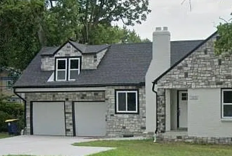 7423 State Line Rd — Photo 1