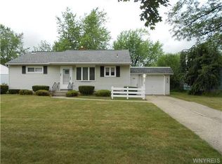 36 Castle Ct, Amherst, NY 14226