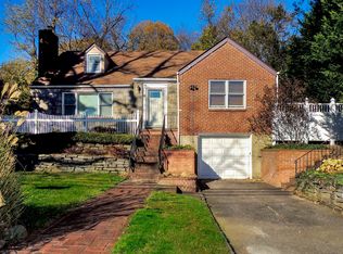 3 Hillside Ave, Roslyn Heights, NY 11577