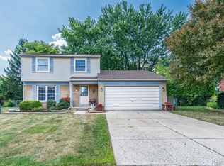 5033 Chippewa Ct, Sterling Heights, MI 48310