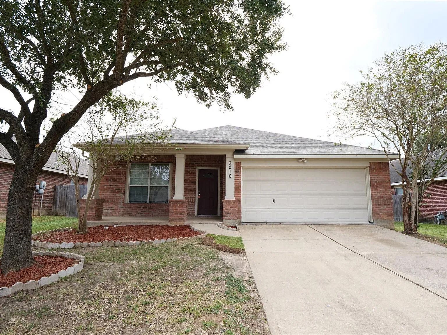 3 bed, 2.0 bath, 1975 sqft, $1,800 — Photo 1