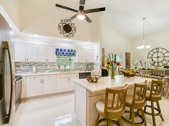 3rd image of 3902 Dafilee Circle