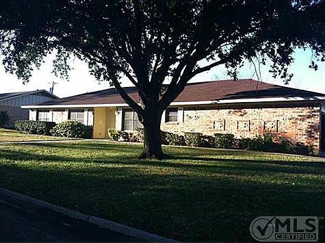 1st image of 1809 Lakeshore Dr