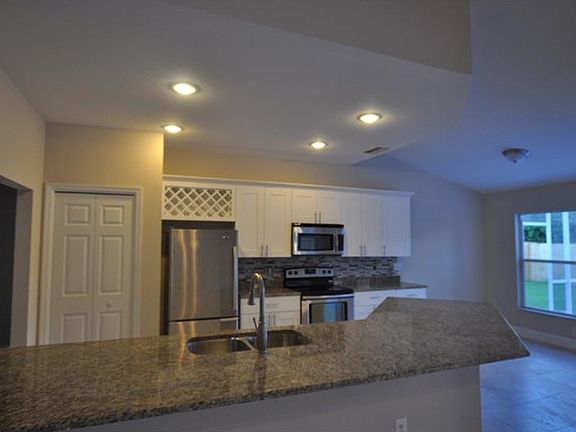 4th image of 3223 Alcott Ave