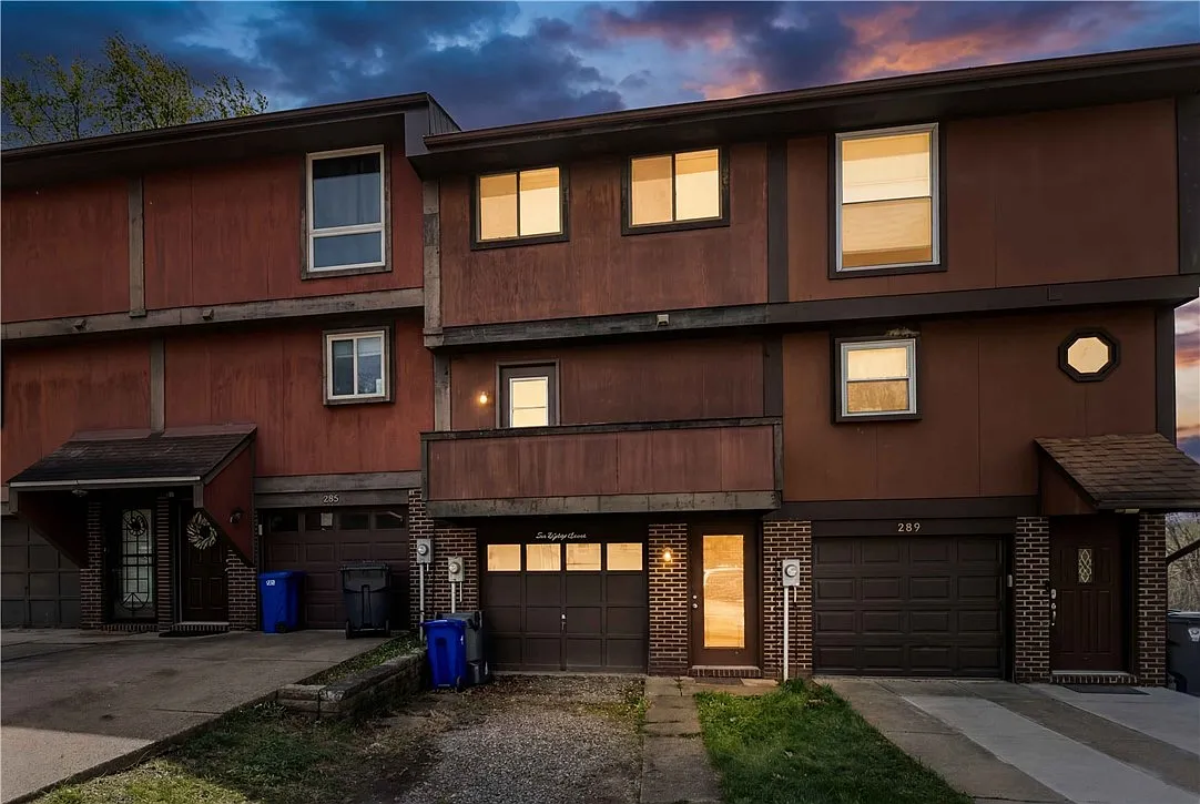 287 Holland Ct photo 1